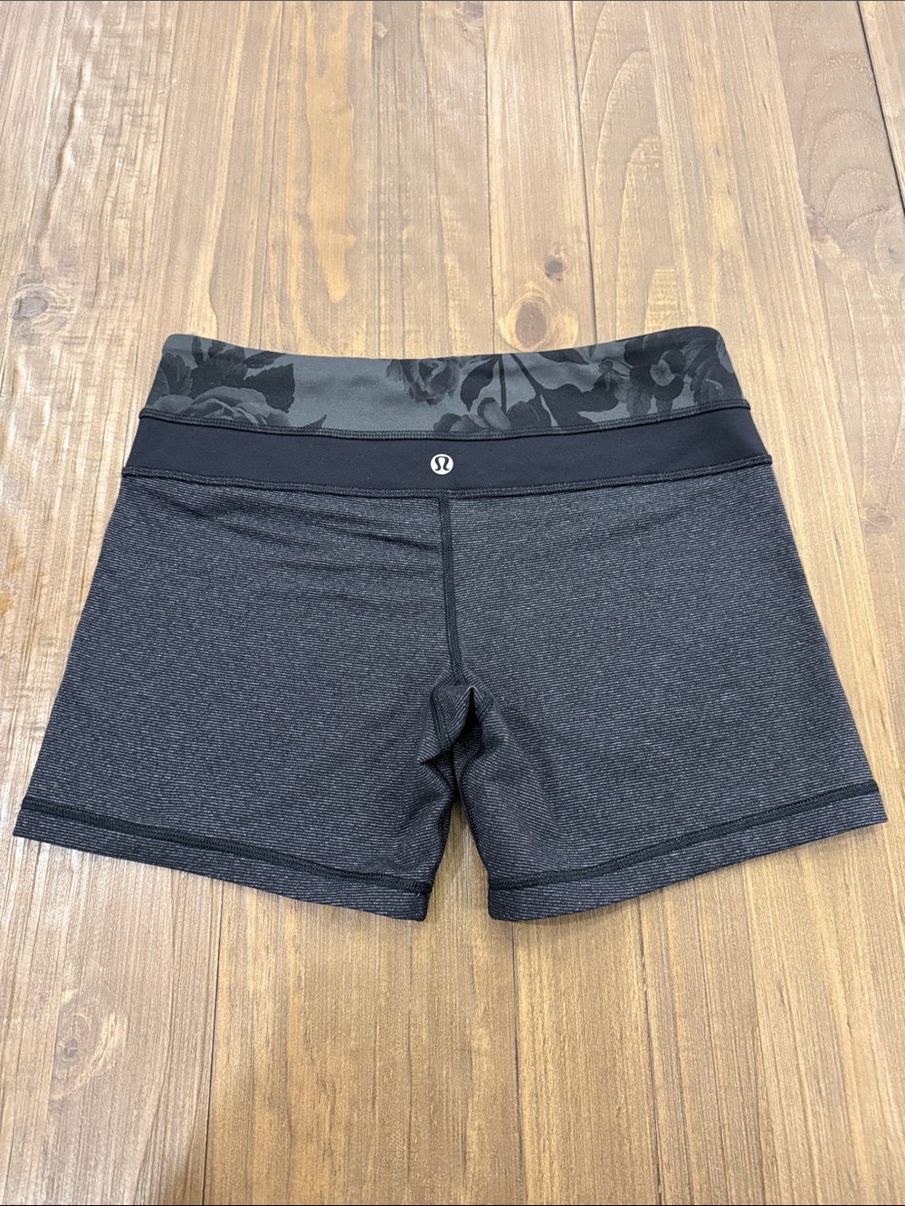 Lululemon Reverse Groove Short (Regular) - Picture 10 of 11